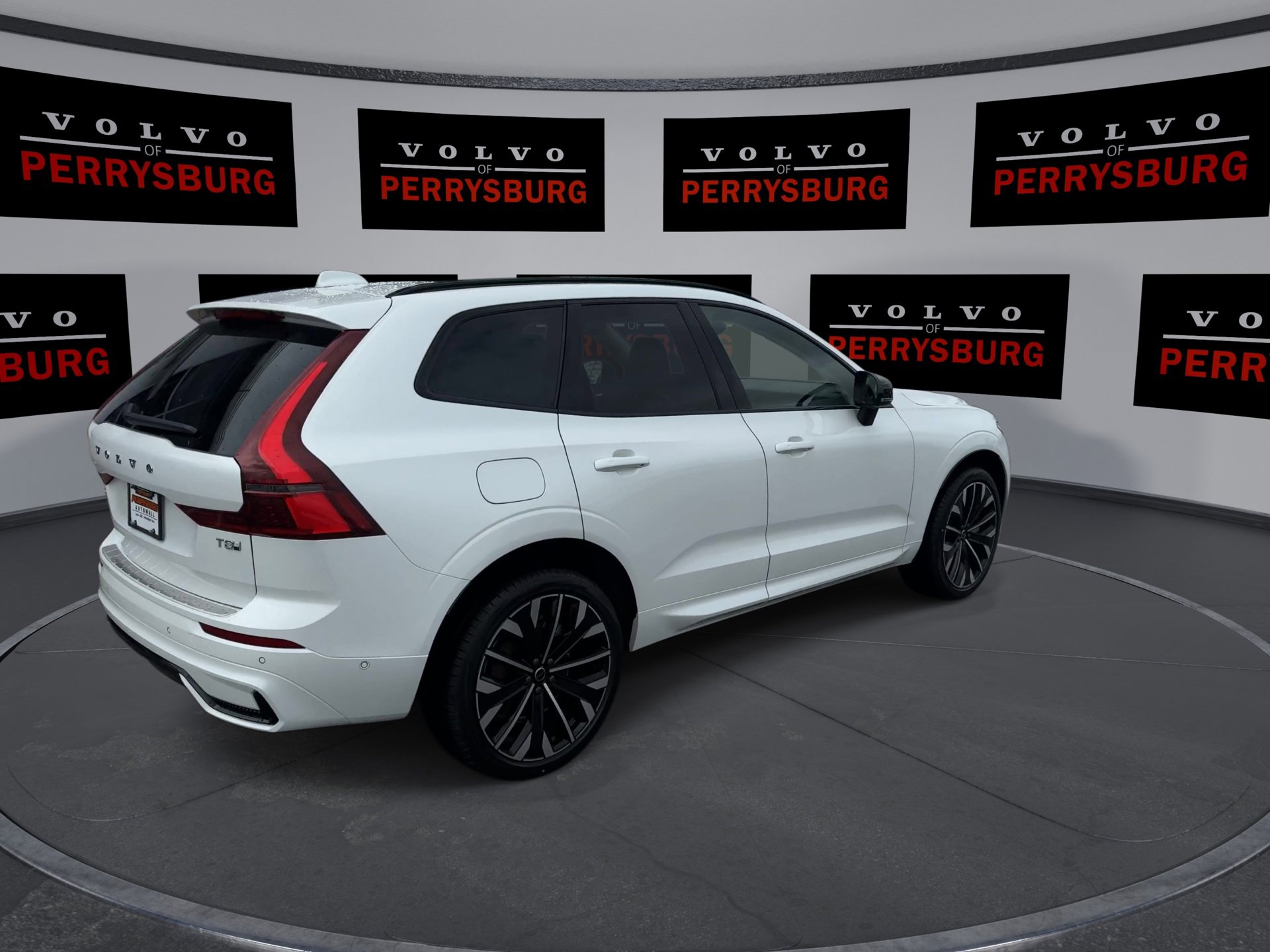 New 2026 Volvo XC60 T8 Ultra w/ Protection Package Premier image 8