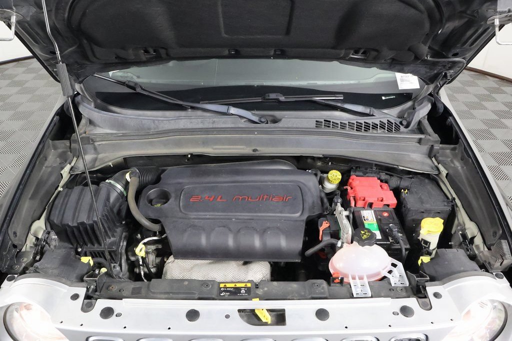 Used 2018 Jeep Renegade Limited w/ UConnect 8.4 Nav Group FWD image 15