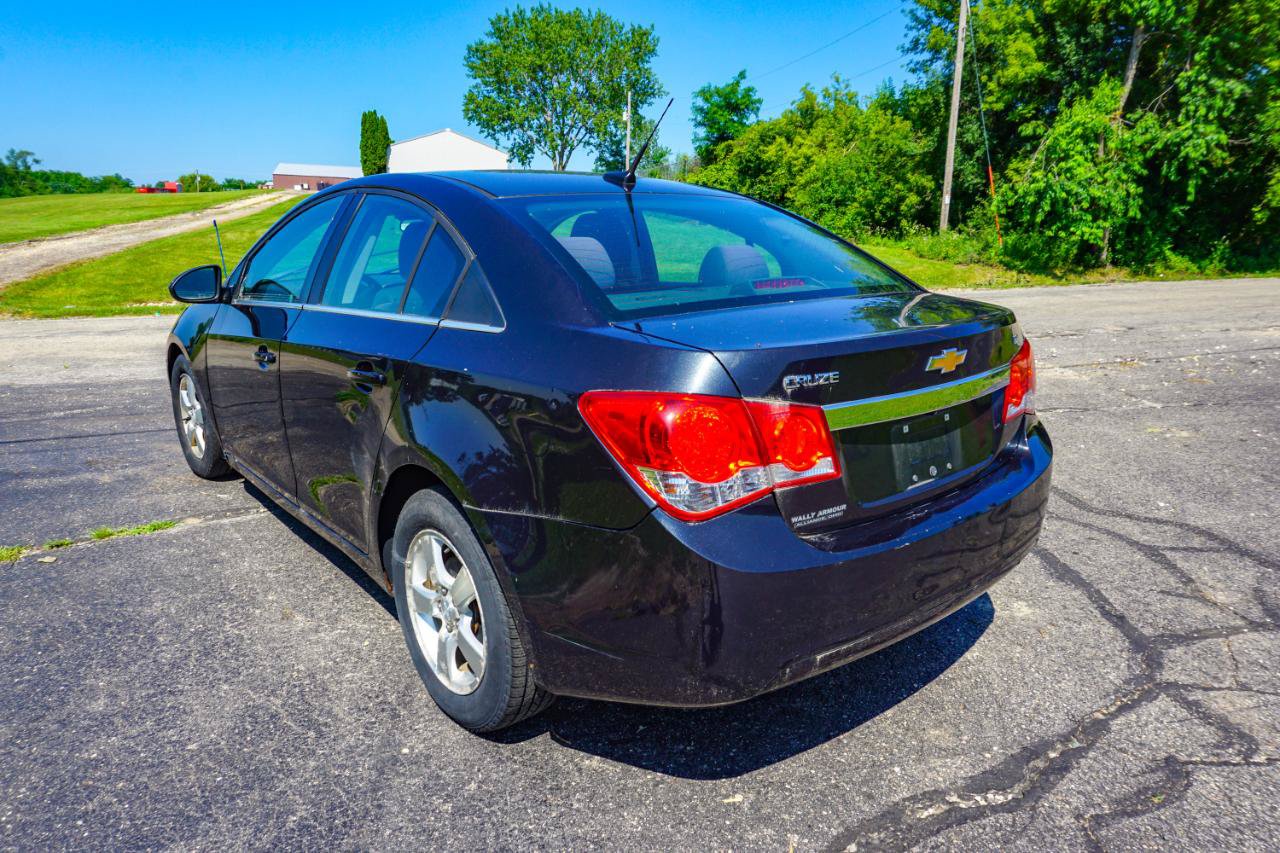 Used 2013 Chevrolet Cruze LT w/ Technology Package FWD image 3