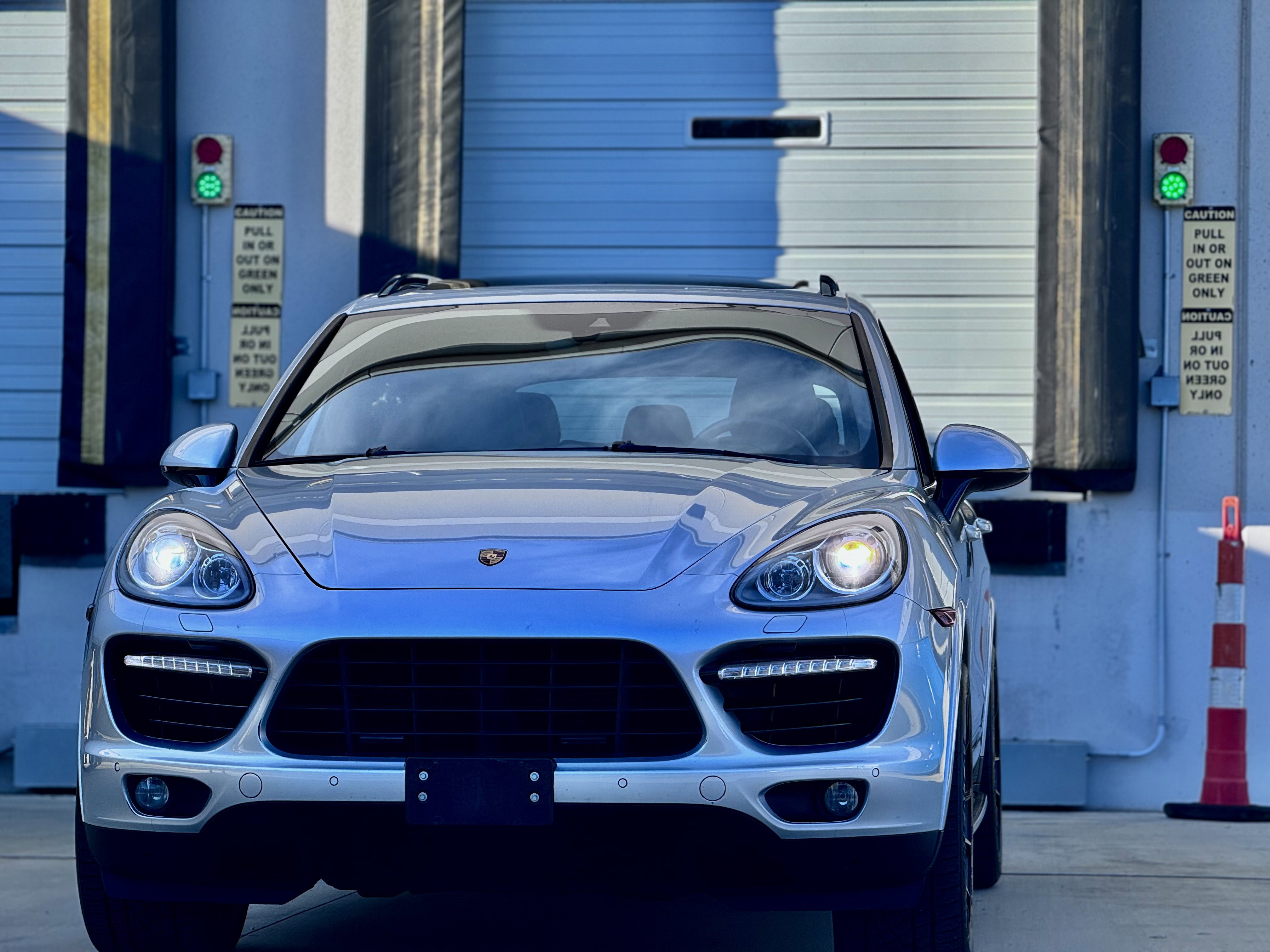 Used 2014 Porsche Cayenne Turbo S image 4
