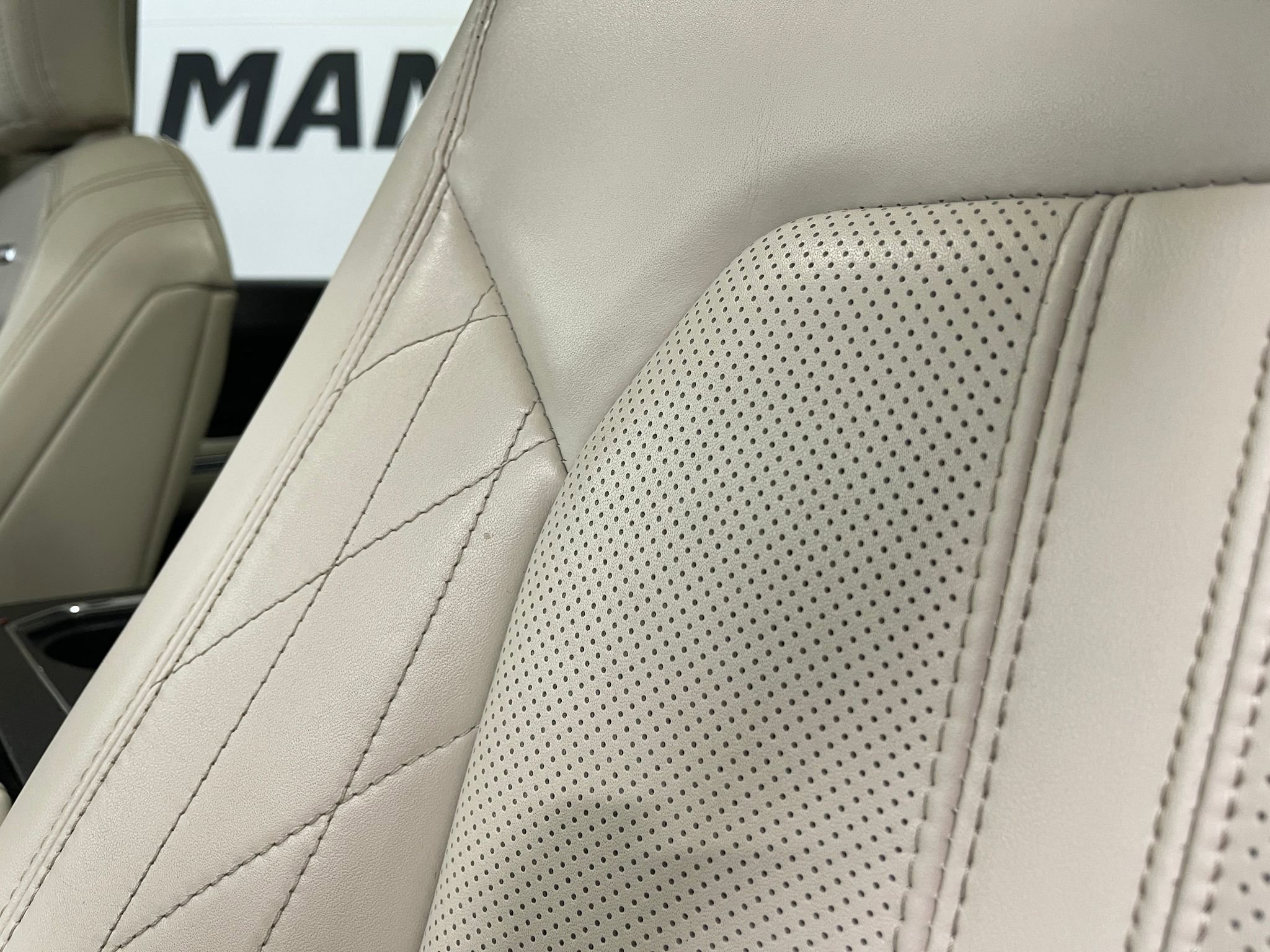 Used 2019 Ford Expedition Max Platinum AWD/4WD image 18