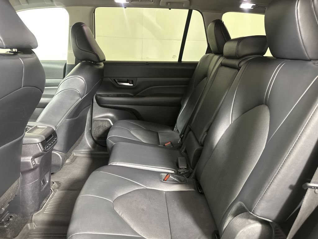 Used 2024 Toyota Grand Highlander AWD image 13