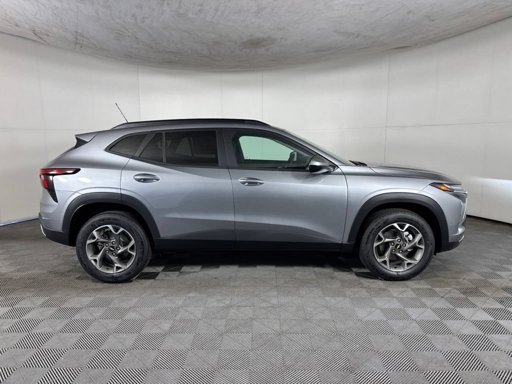 New 2026 Chevrolet Trax LT w/ Driver Confidence Package FWD image 4