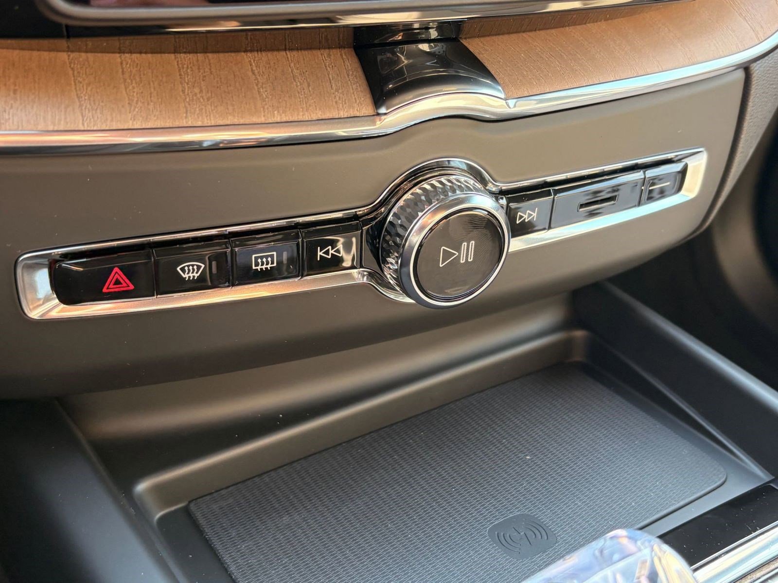 New 2026 Volvo XC60 T8 Plus w/ Climate Package image 16