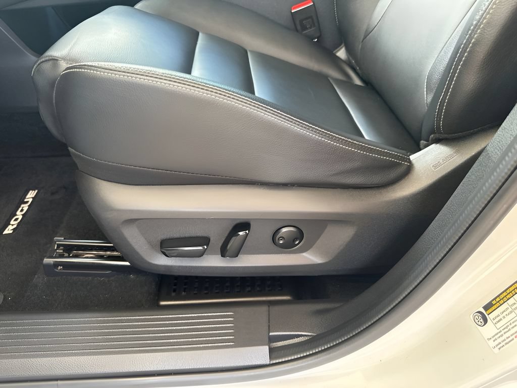 Used 2023 Nissan Rogue SL AWD/4WD image 12