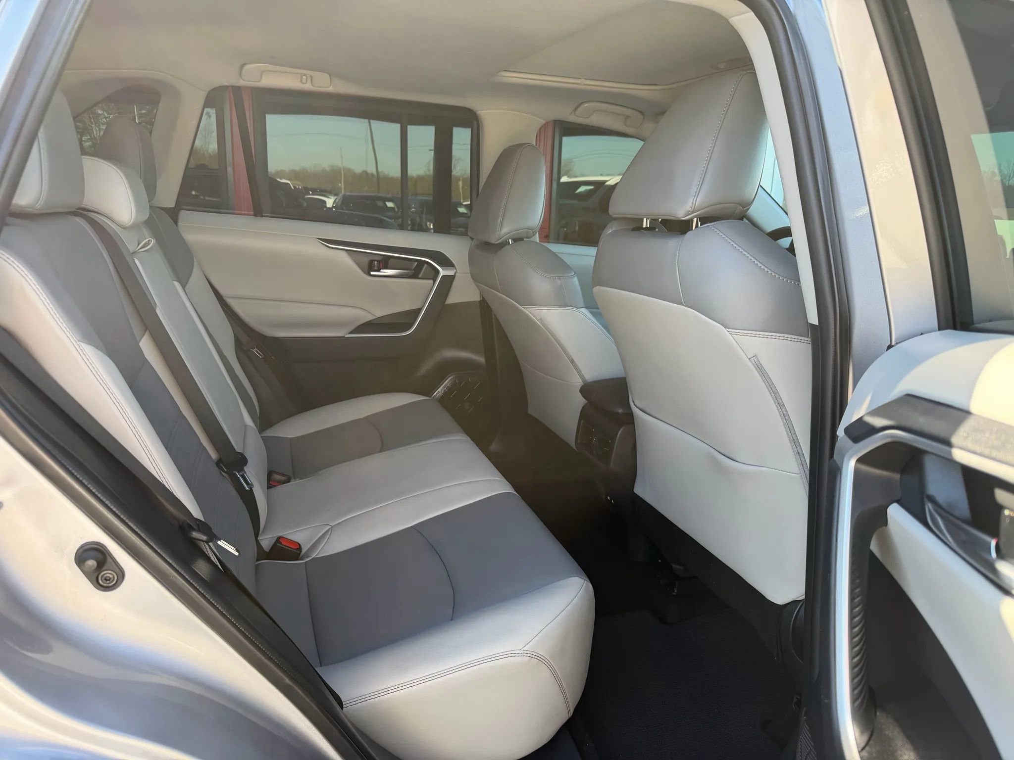 Used 2021 Toyota RAV4 XLE Premium FWD image 14
