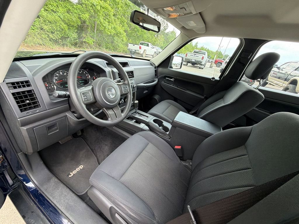 Used 2012 Jeep Liberty Sport w/ Driver Convenience Group RWD image 10