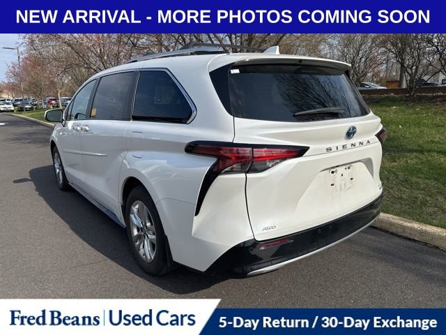 Used 2024 Toyota Sienna Limited image 4