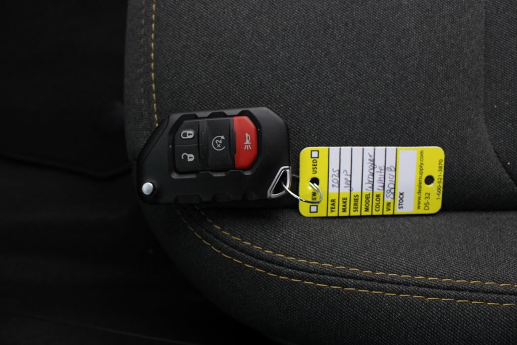 Used 2025 Jeep Wrangler Unlimited Sahara w/ Safety Group AWD/4WD image 7