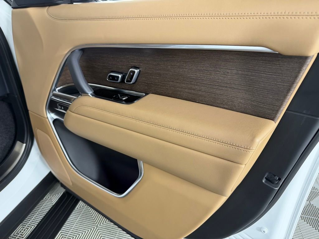 Used 2023 Land Rover Range Rover SE image 37