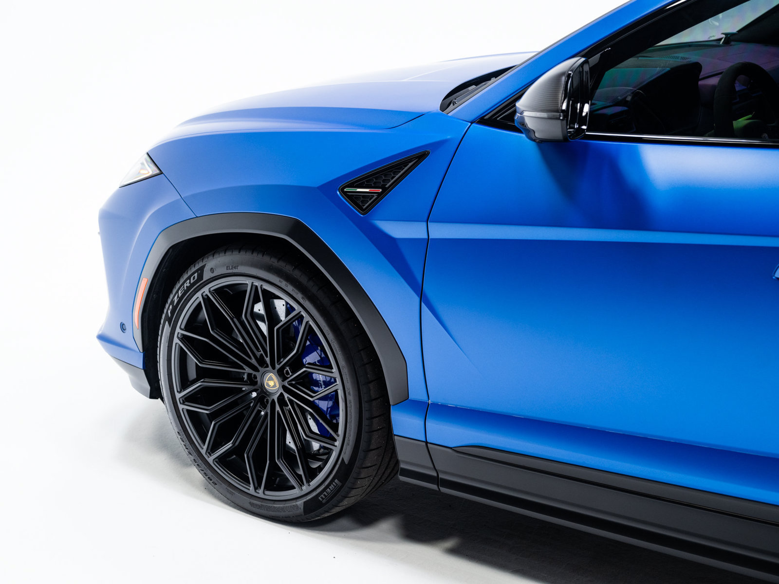 Used 2025 Lamborghini Urus SE AWD/4WD image 32