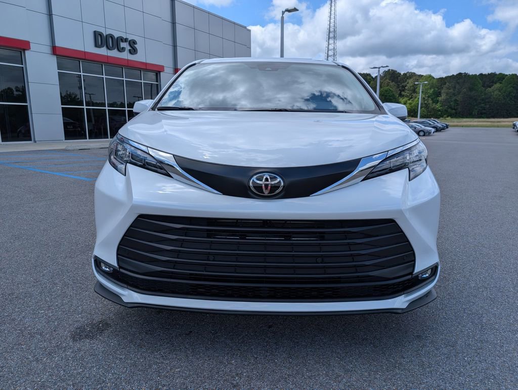 New 2026 Toyota Sienna XLE FWD image 8