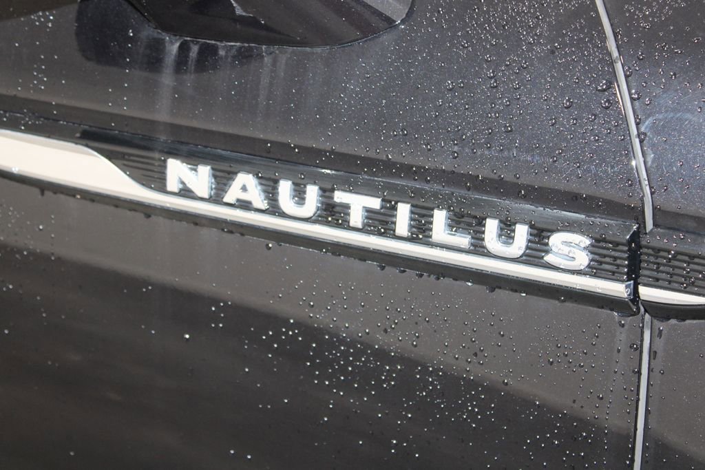 Used 2022 Lincoln Nautilus Reserve w/ Monochromatic Package image 12