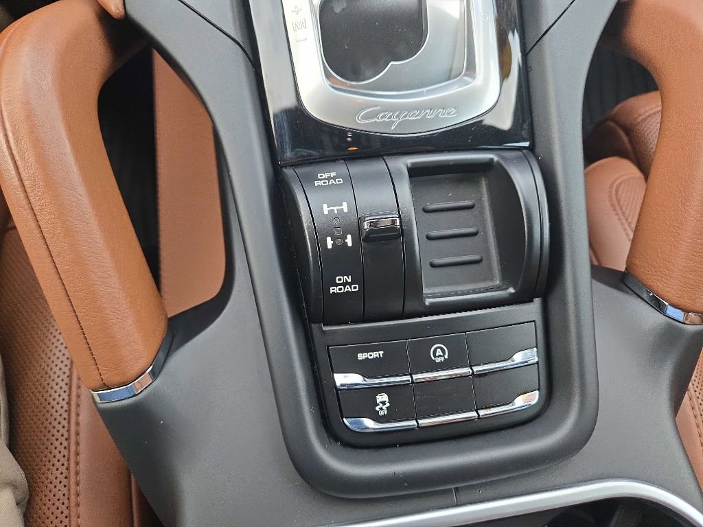 Used 2017 Porsche Cayenne Platinum Edition image 28