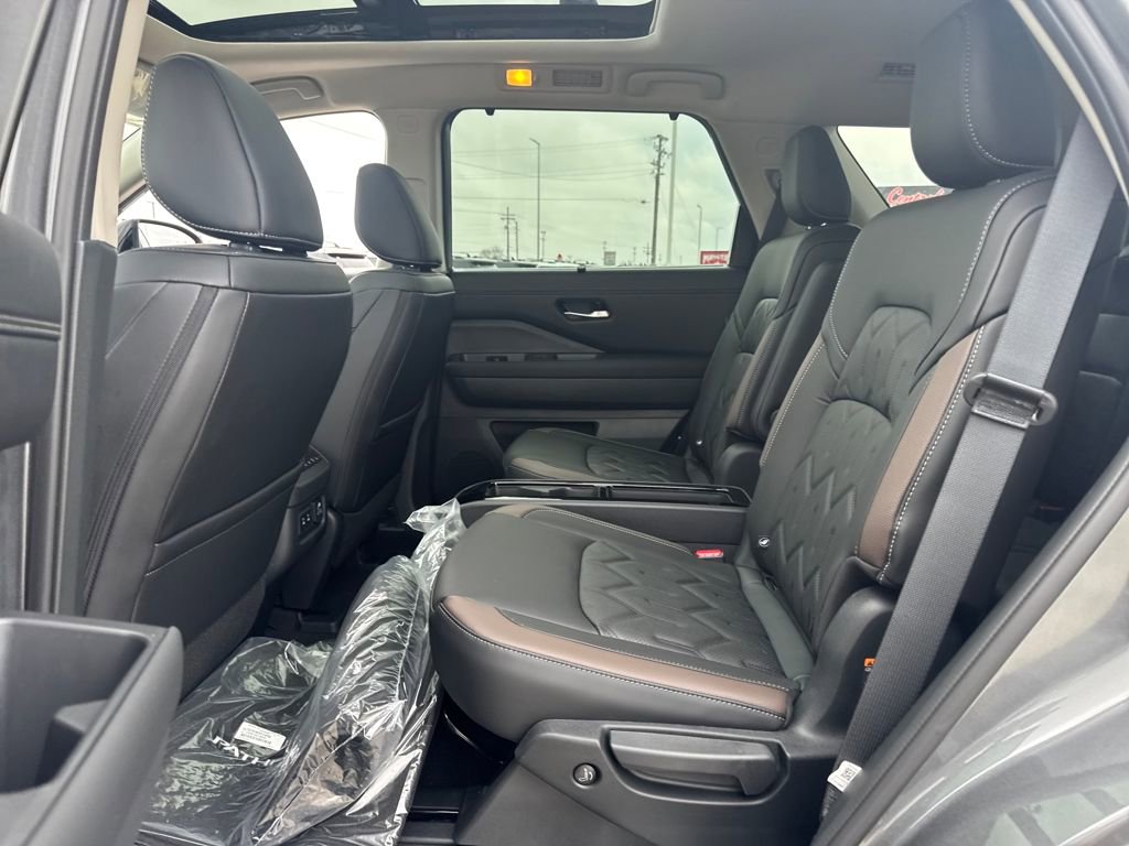 New 2026 Nissan Pathfinder Platinum image 15