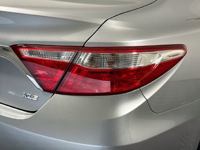 Used 2017 Toyota Camry XLE w/ Moonroof Package FWD image 33