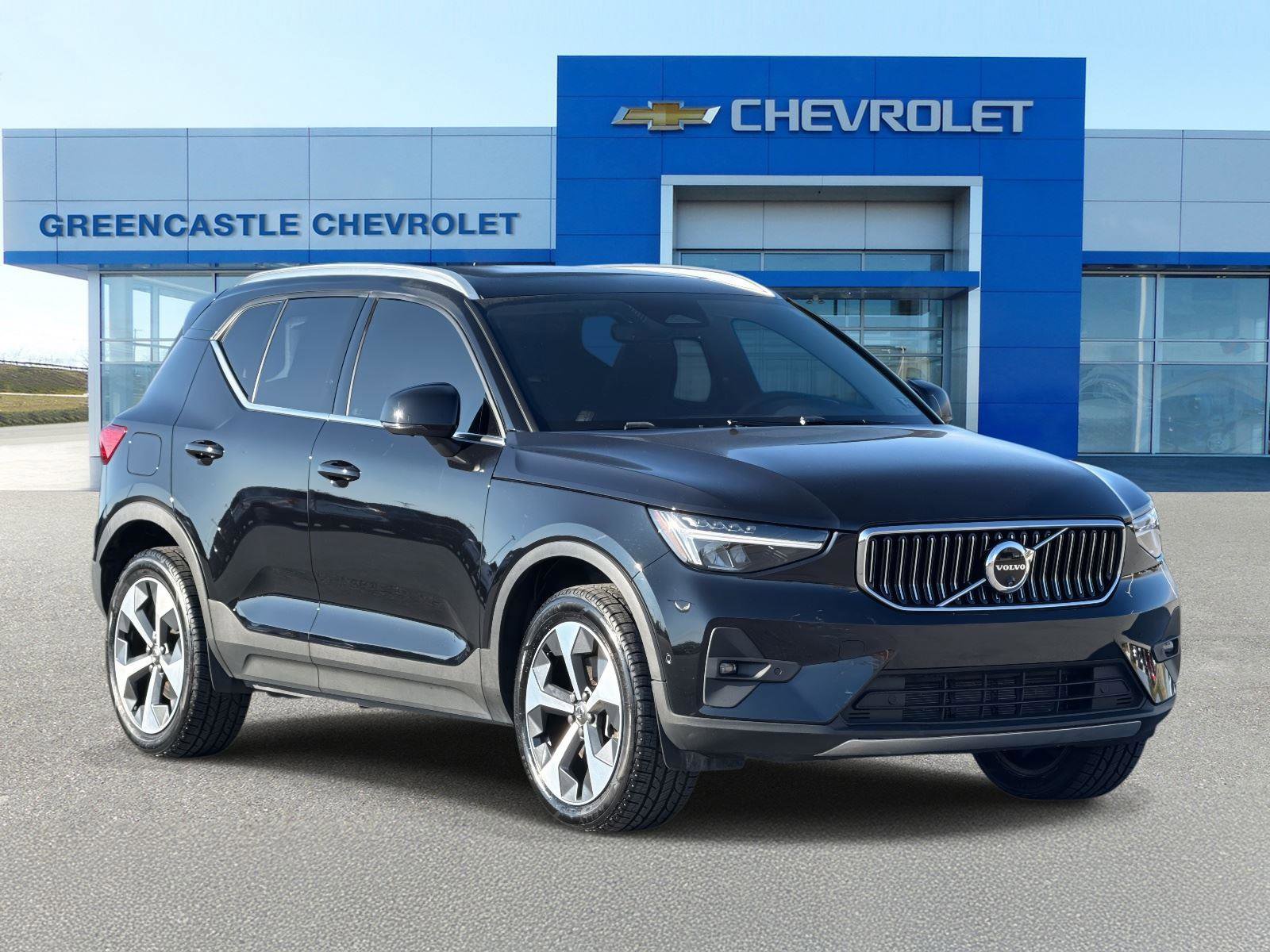 Used 2024 Volvo XC40 B5 Plus image 1