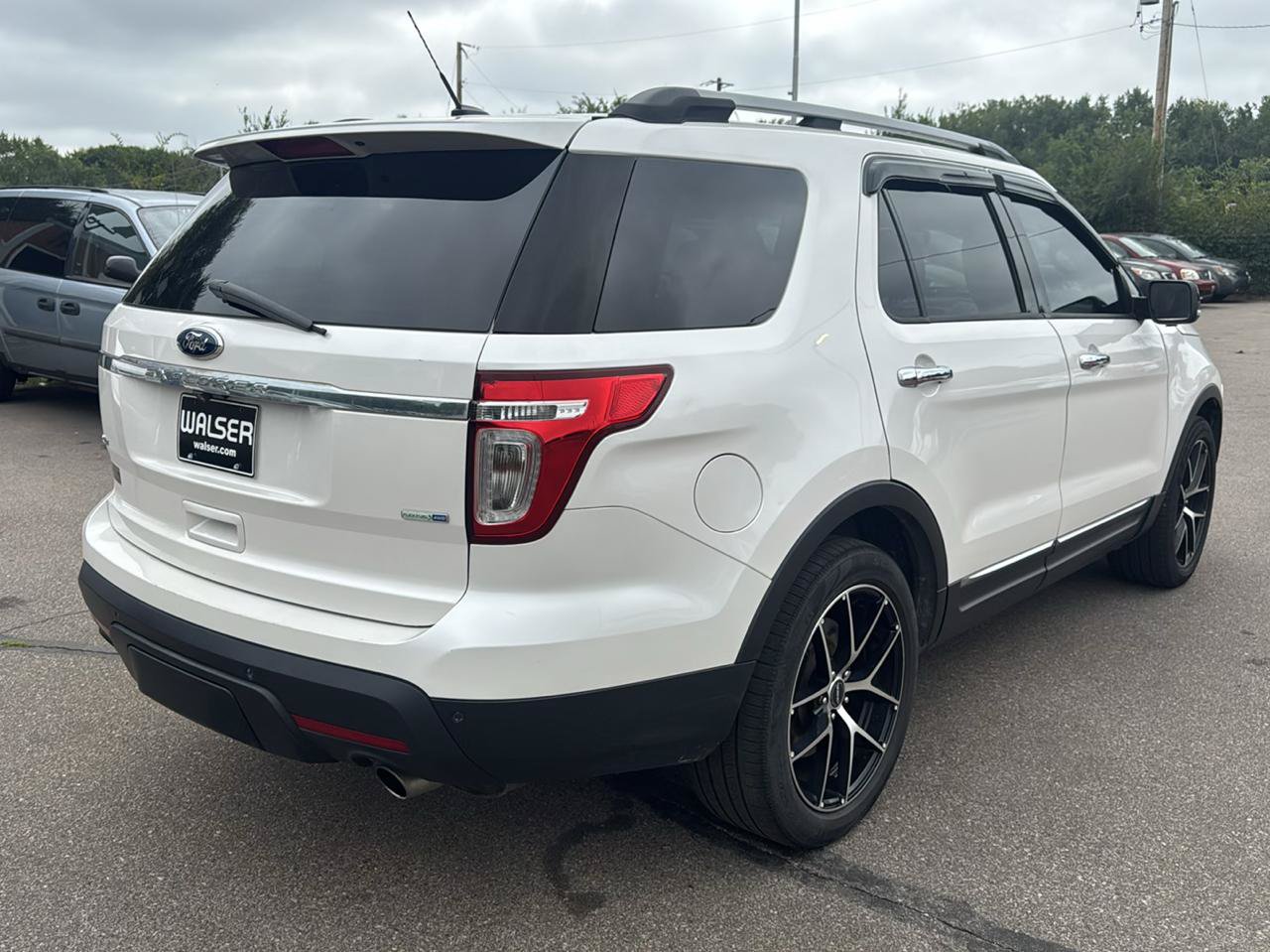 Used 2015 Ford Explorer XLT w/ Equipment Group 202A AWD/4WD image 5