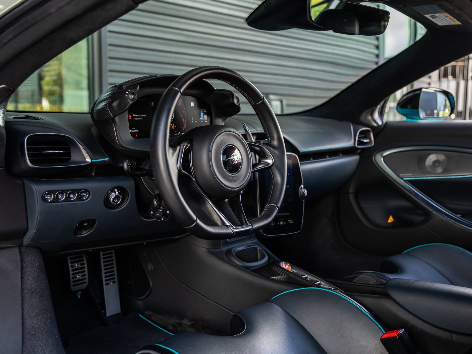 Used 2025 McLaren Artura Spider RWD image 32