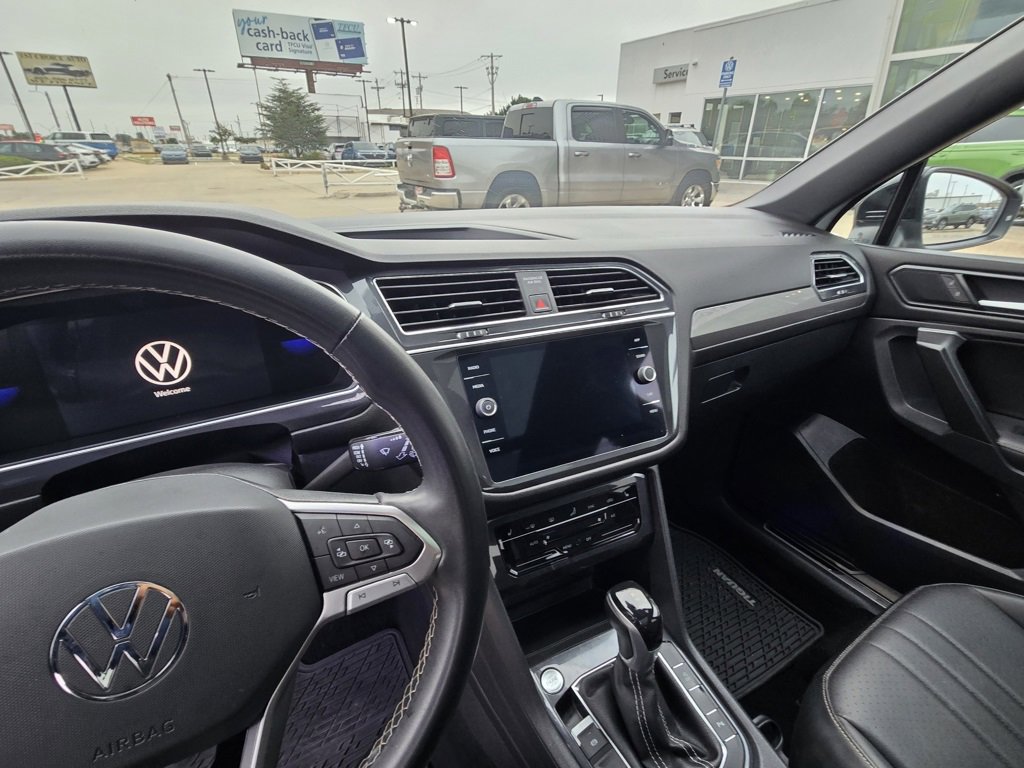 Used 2023 Volkswagen Tiguan SE R-Line image 14