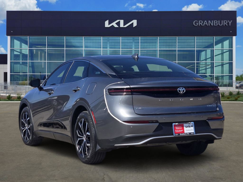 Used 2023 Toyota Crown Limited image 4