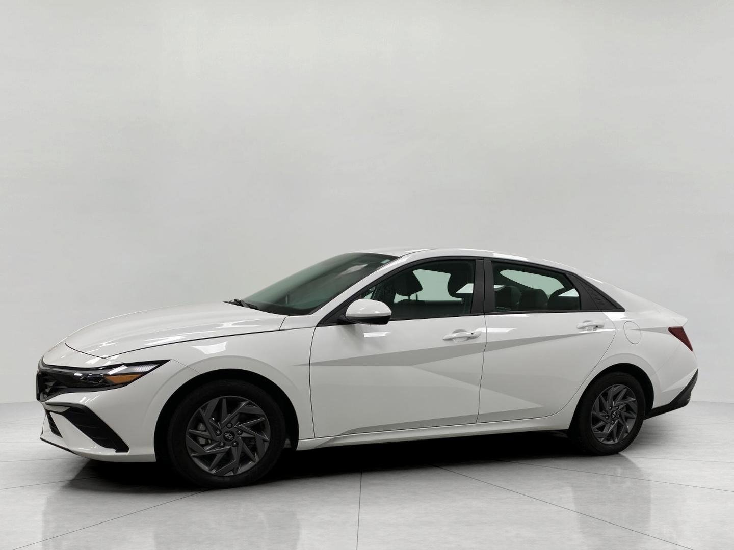 Certified 2024 Hyundai Elantra SEL FWD image 7