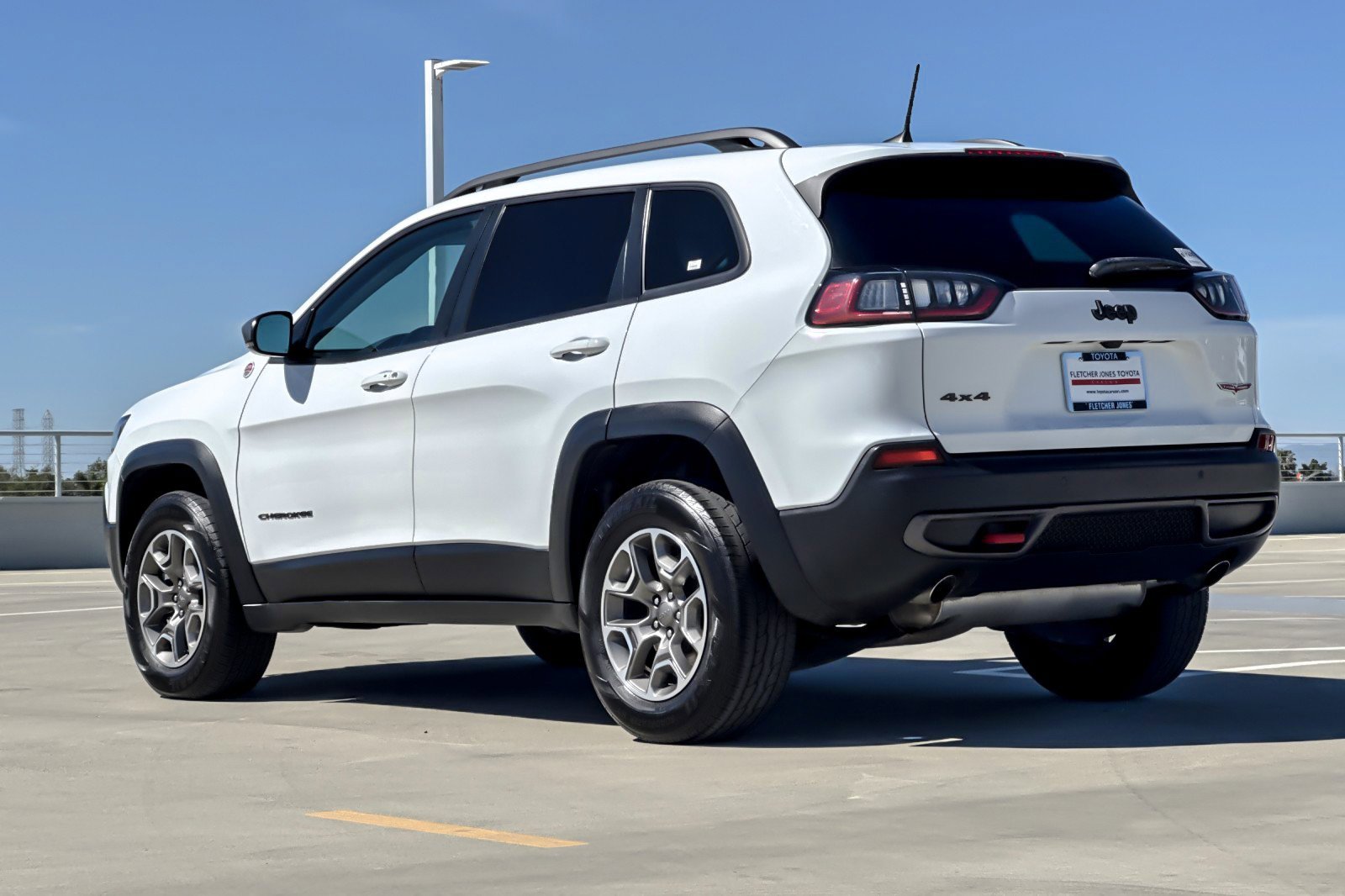 Used 2021 Jeep Cherokee Trailhawk image 3