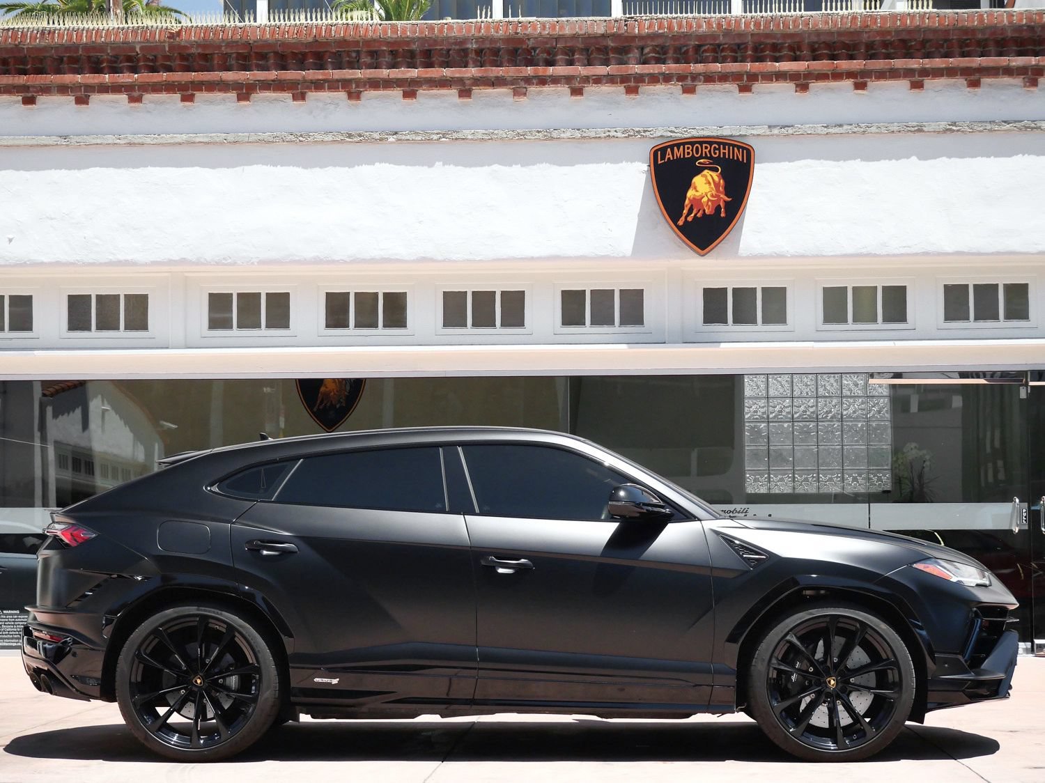 Used 2023 Lamborghini Urus S AWD/4WD image 2