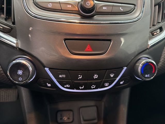 Used 2019 Chevrolet Cruze LT w/ LT True North Edition image 23