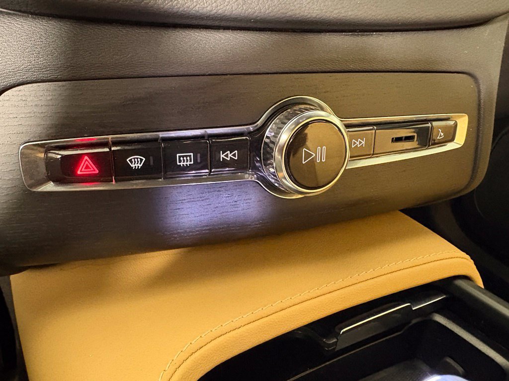Used 2024 Volvo XC90 B6 Ultimate AWD/4WD image 32