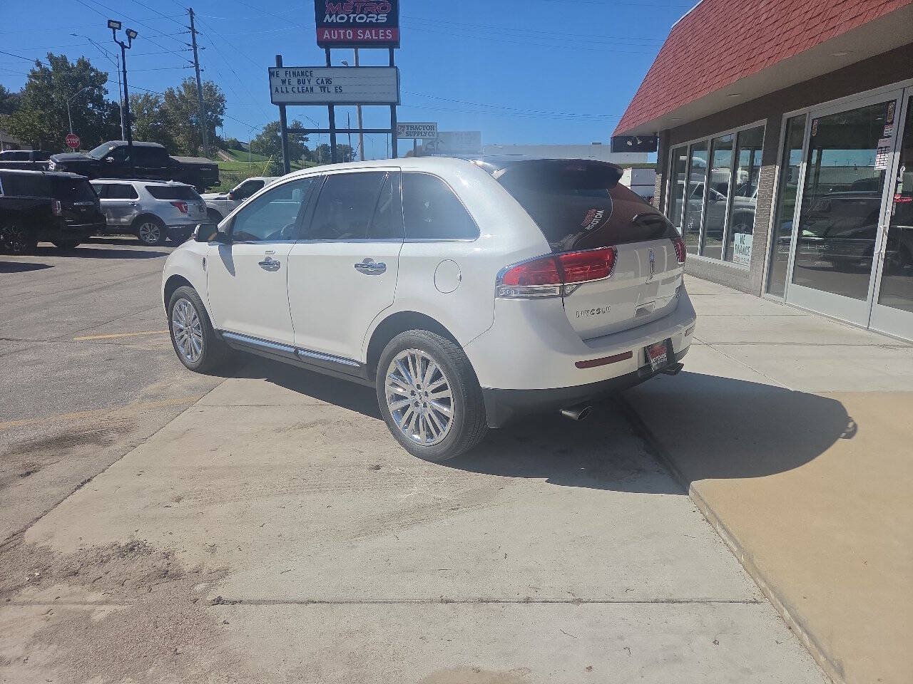 Used 2015 Lincoln MKX AWD w/ Equipment Group 102A image 4