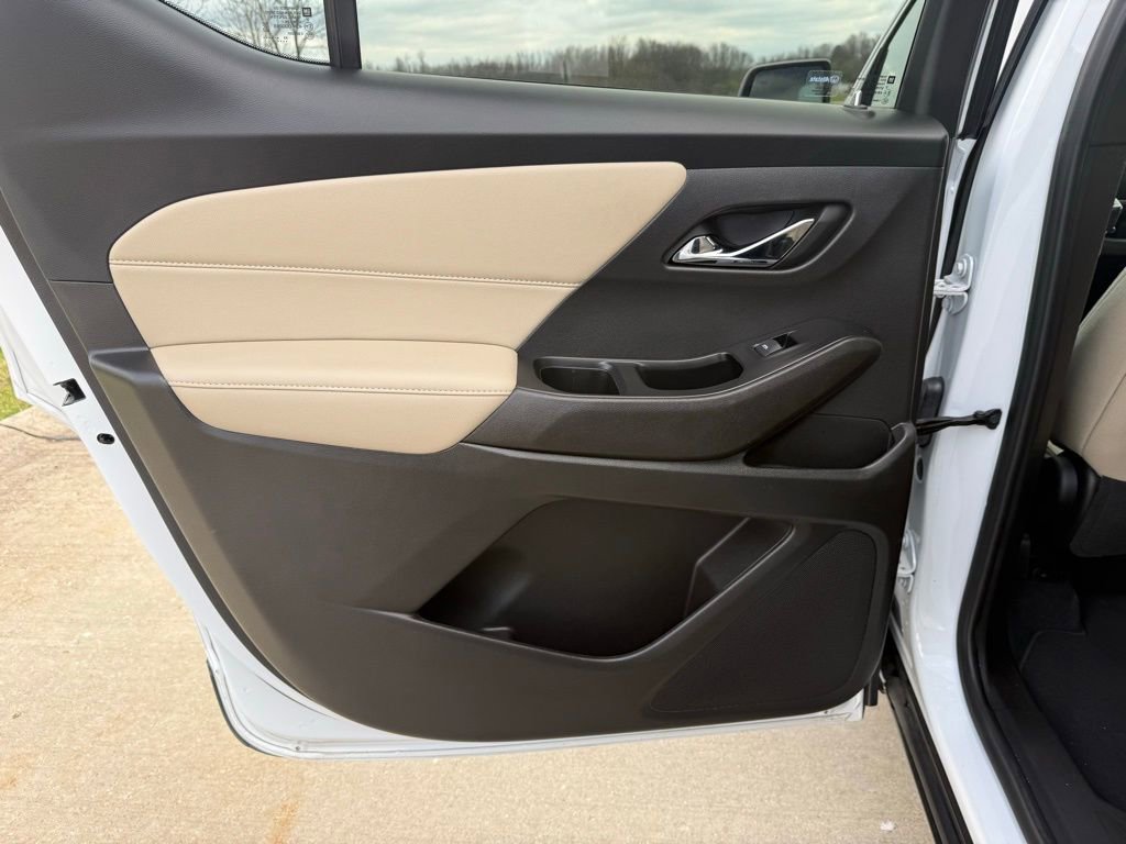 Used 2023 Chevrolet Traverse LS w/ Safety Package image 12