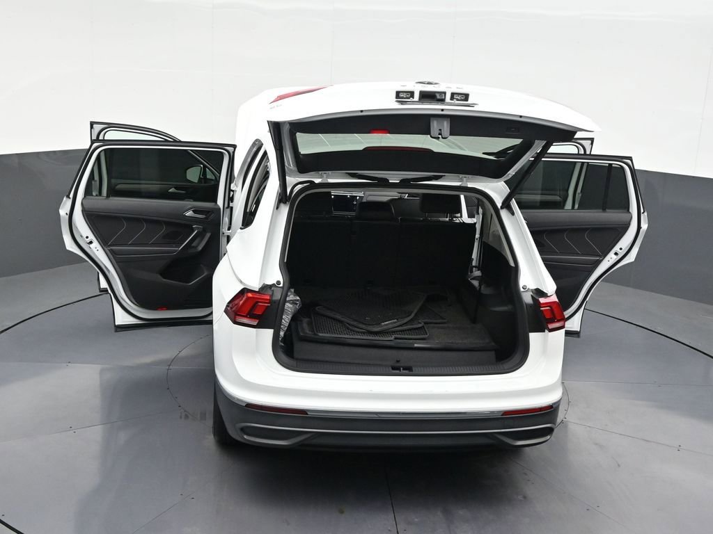 Used 2024 Volkswagen Tiguan SE FWD image 38
