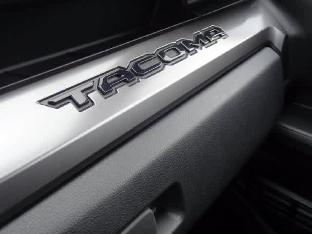 Used 2025 Toyota Tacoma SR5 AWD/4WD image 28