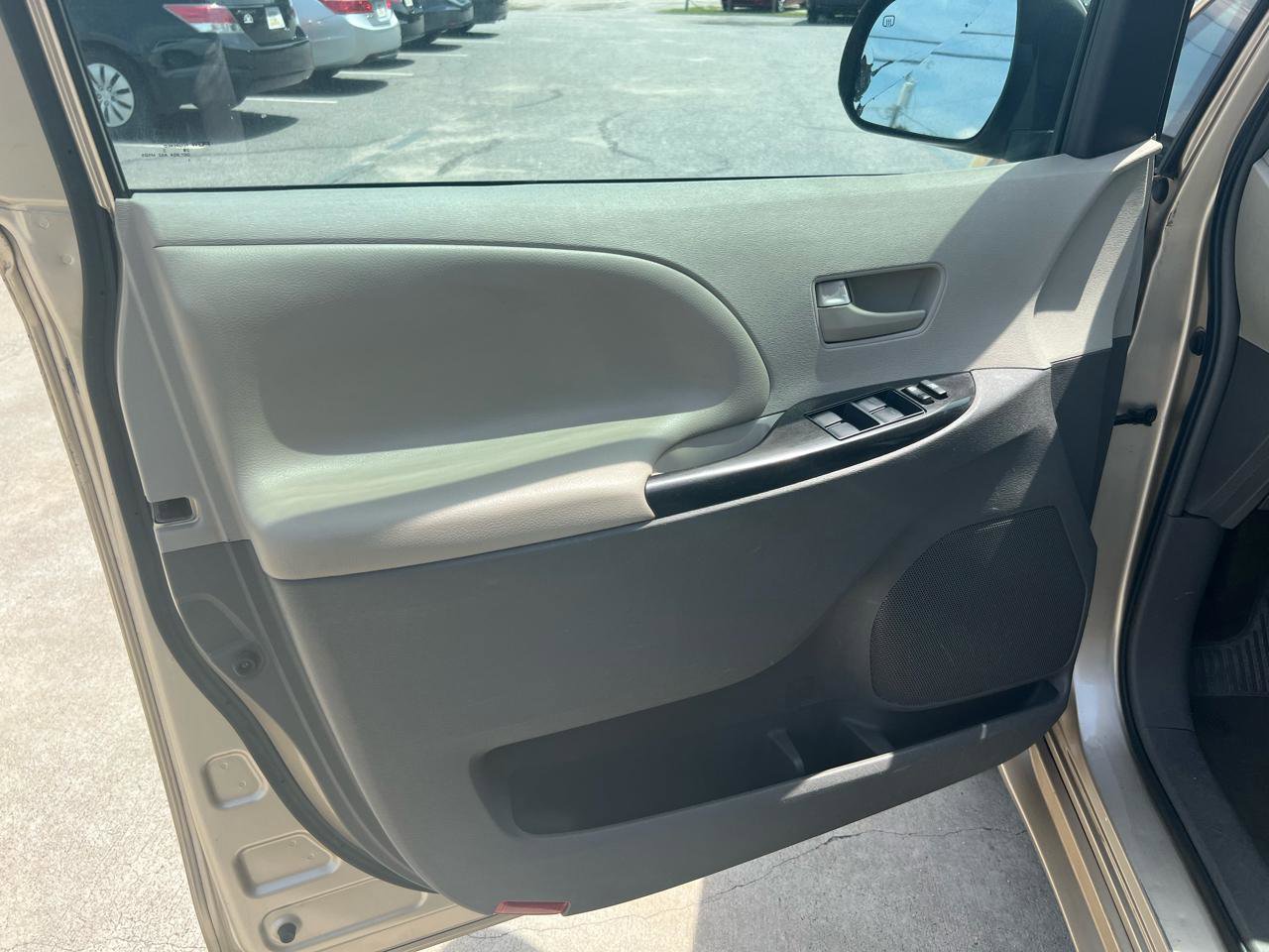 Used 2013 Toyota Sienna LE FWD image 11