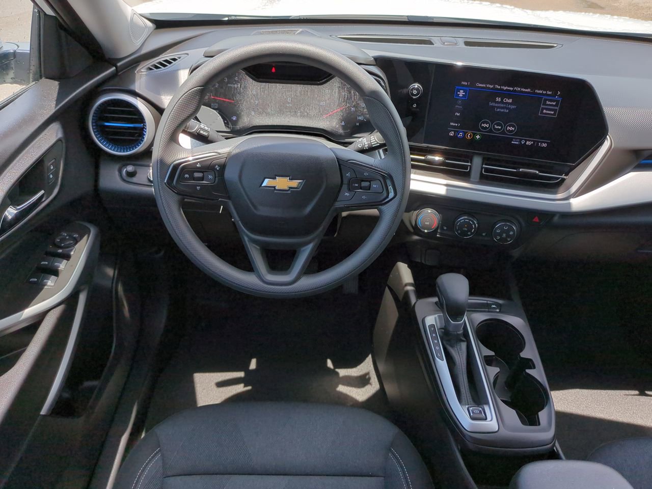 New 2026 Chevrolet Trax LS w/ LS Convenience Package FWD image 16
