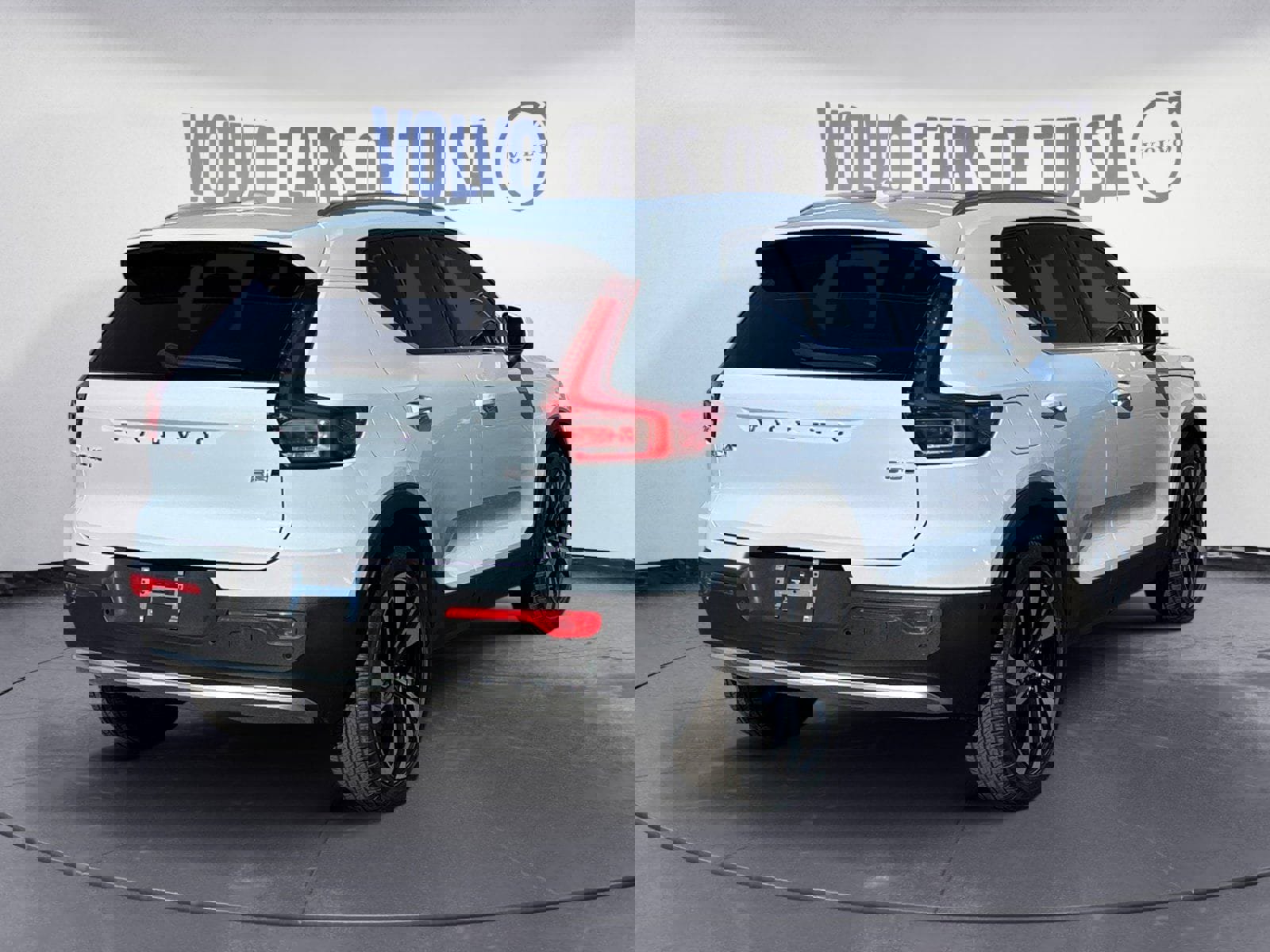 New 2025 Volvo XC40 B5 Ultra w/ Protection Package image 5
