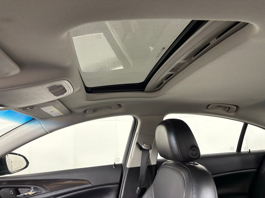 Used 2017 Buick Regal Sport Touring image 36