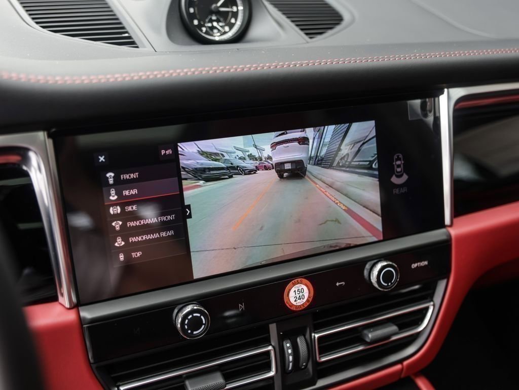 Certified 2025 Porsche Macan AWD/4WD image 23