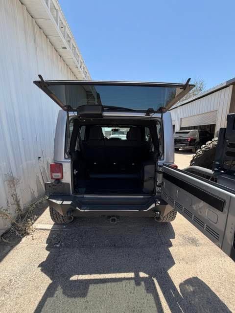 Used 2014 Jeep Wrangler Unlimited Rubicon w/ Connectivity Group AWD/4WD image 5