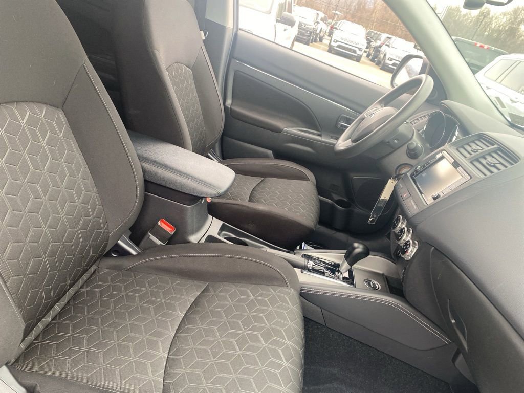 Used 2025 Mitsubishi Outlander Sport ES image 9