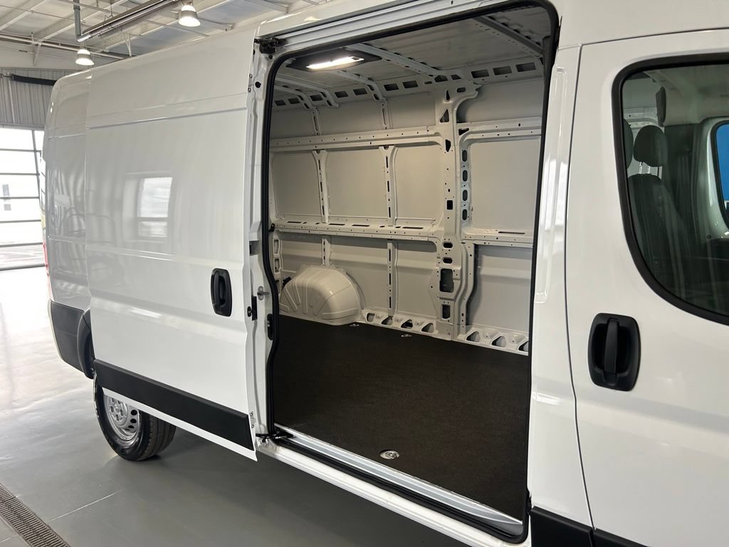 New 2025 RAM ProMaster 2500 w/ Convenience Group FWD image 9