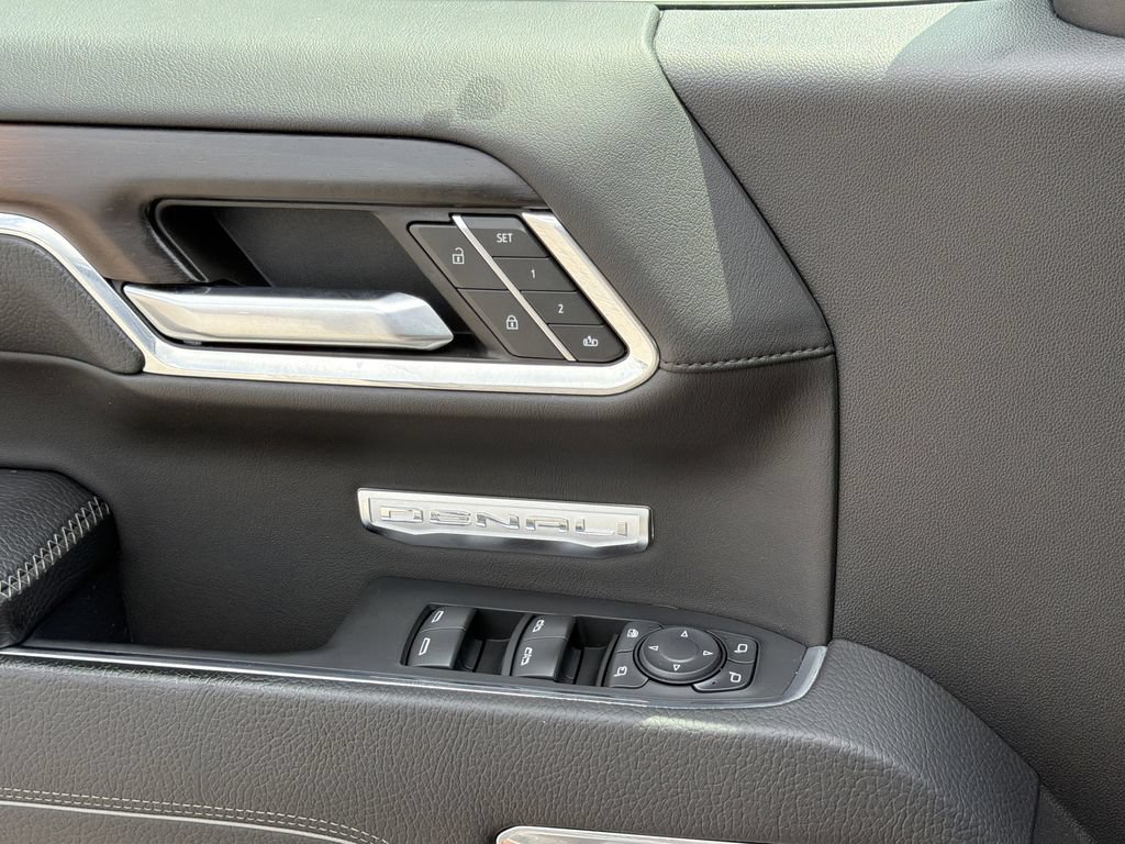Used 2024 GMC Sierra 1500 Denali AWD/4WD image 15