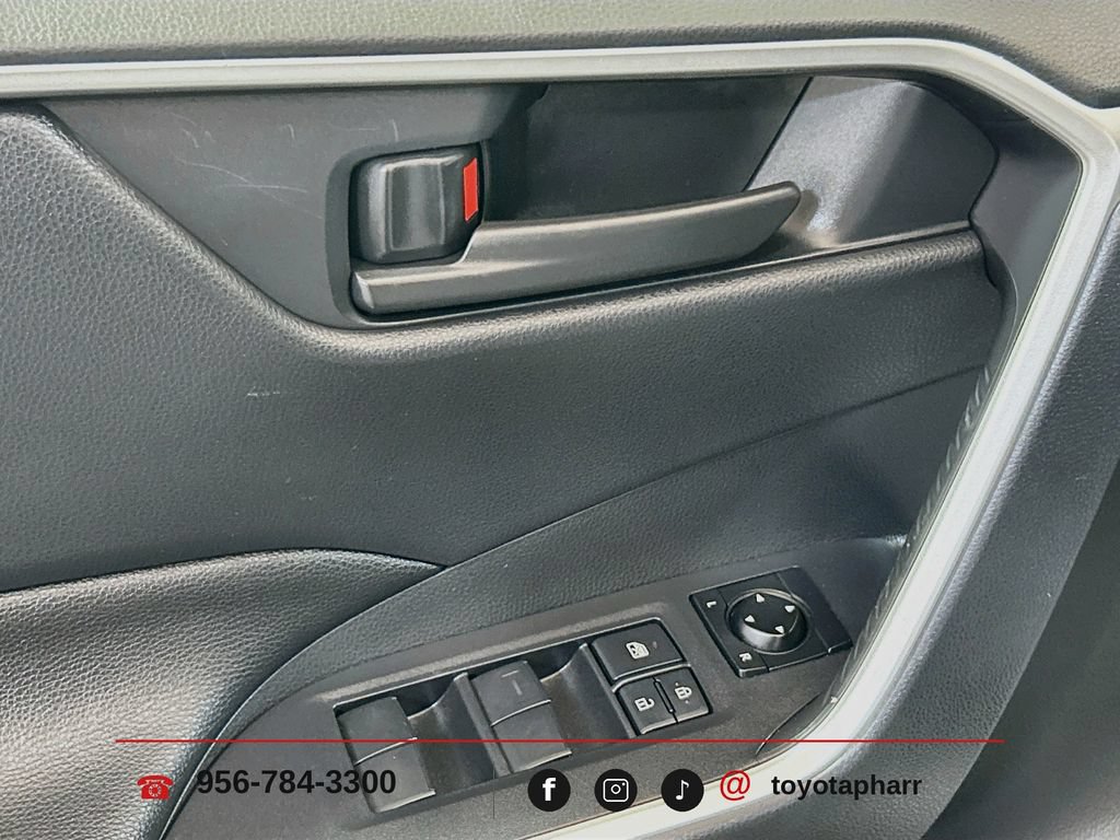 Used 2025 Toyota RAV4 LE AWD/4WD image 16