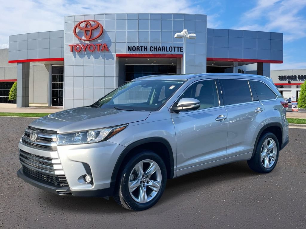 Used 2017 Toyota Highlander Limited FWD image 3