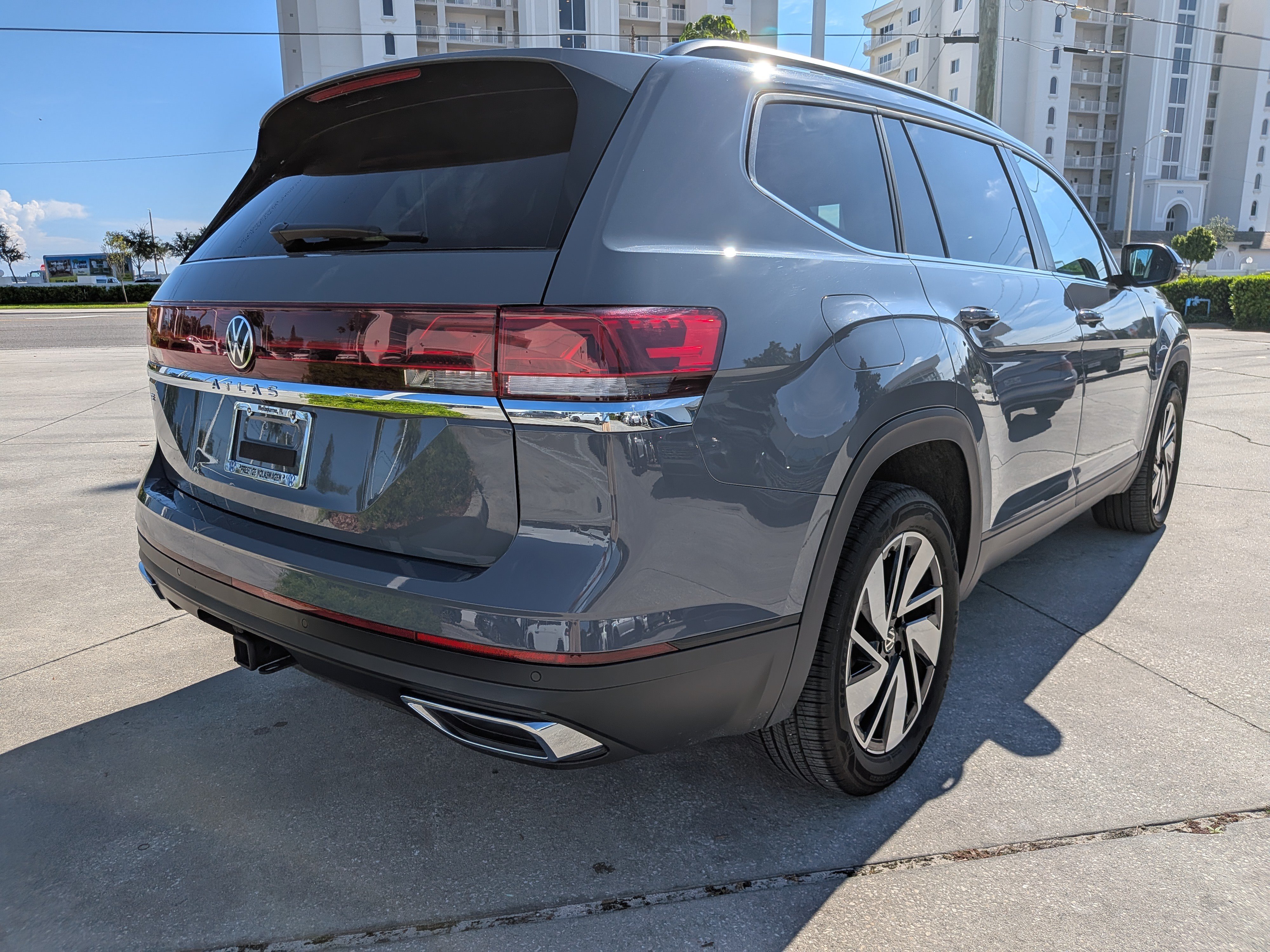 Used 2026 Volkswagen Atlas SE FWD image 3