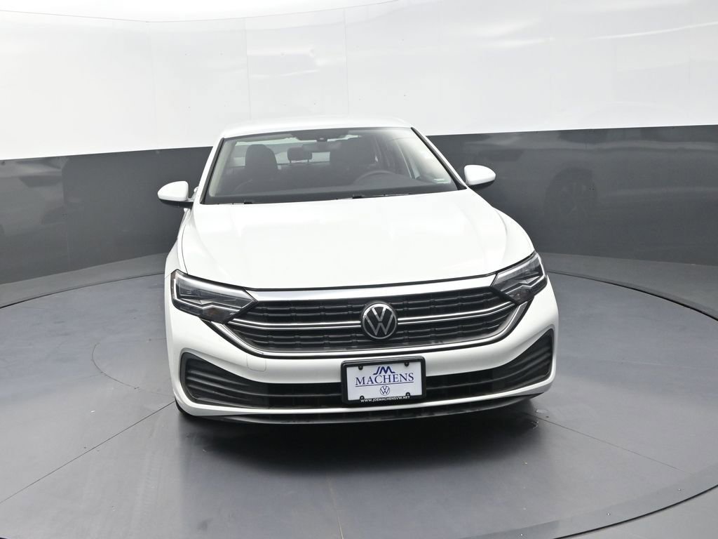 Used 2023 Volkswagen Jetta S image 2