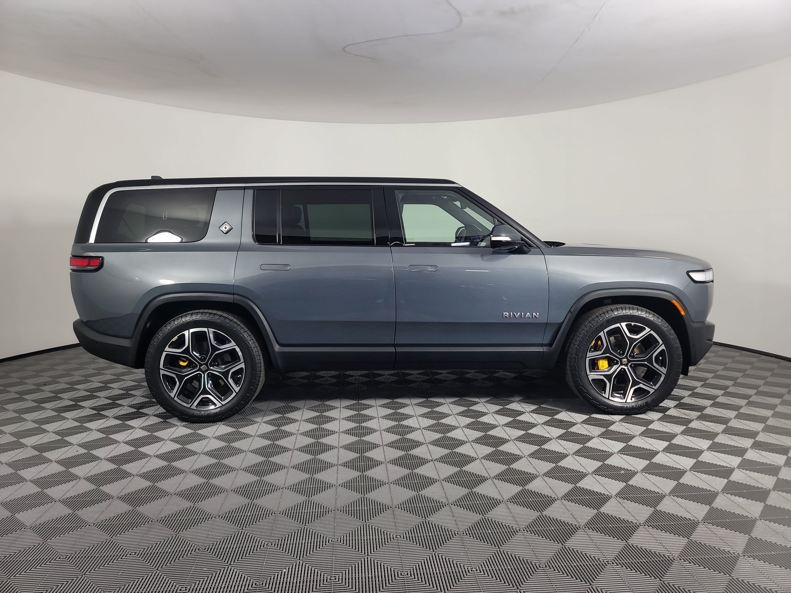 Used 2022 Rivian R1S Launch Edition AWD/4WD image 6