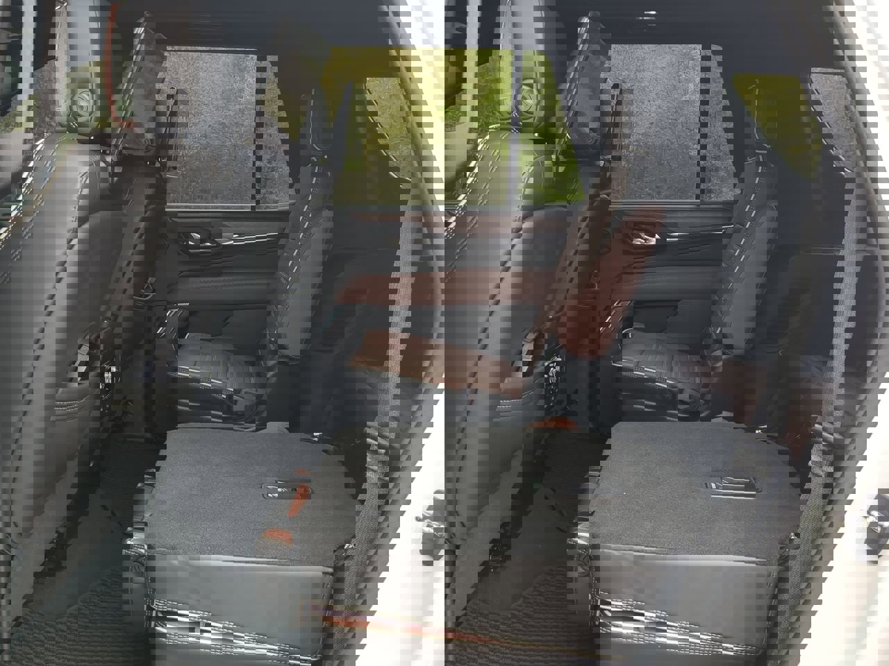 Used 2023 GMC Yukon Denali Ultimate image 12