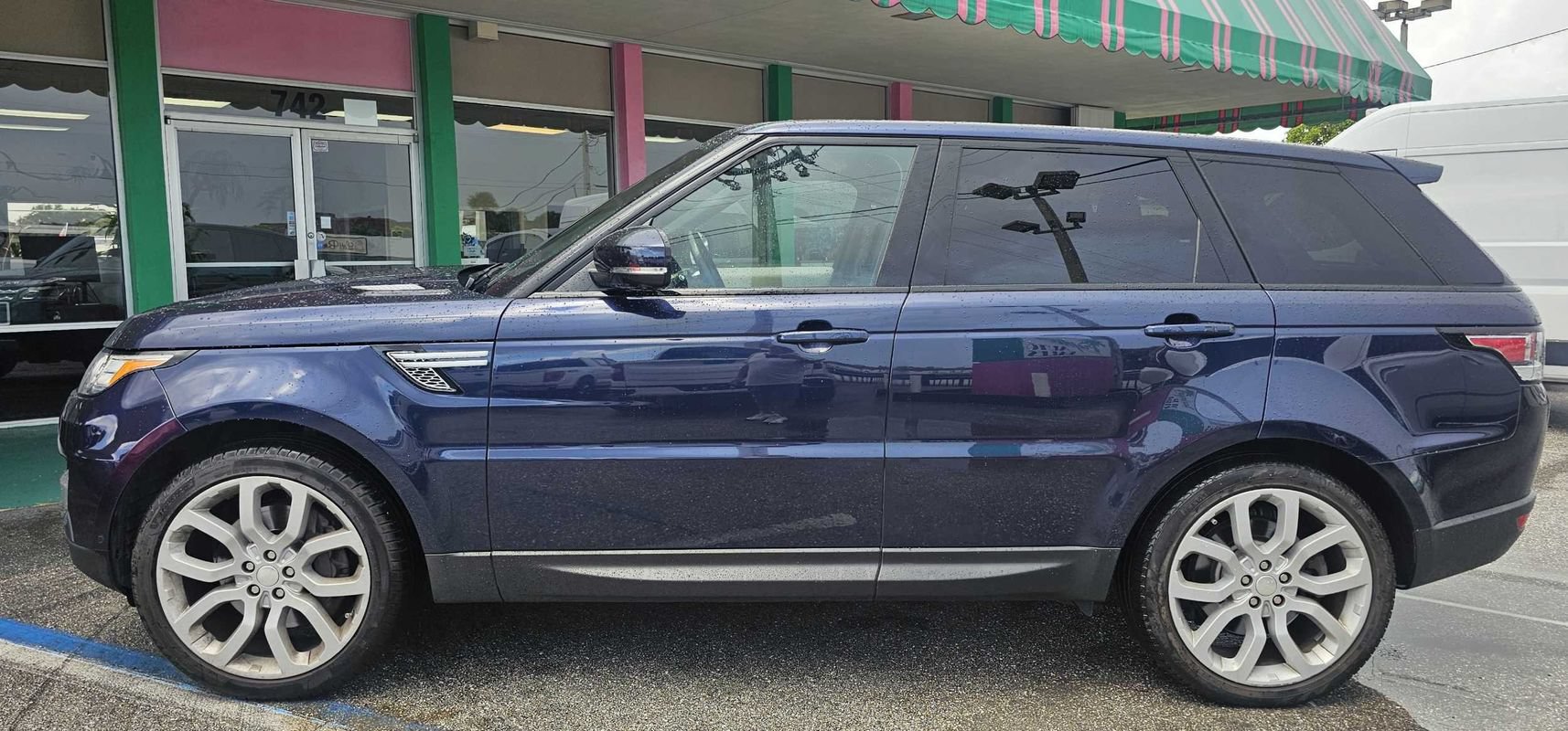 Used 2014 Land Rover Range Rover Sport Supercharged AWD/4WD image 2